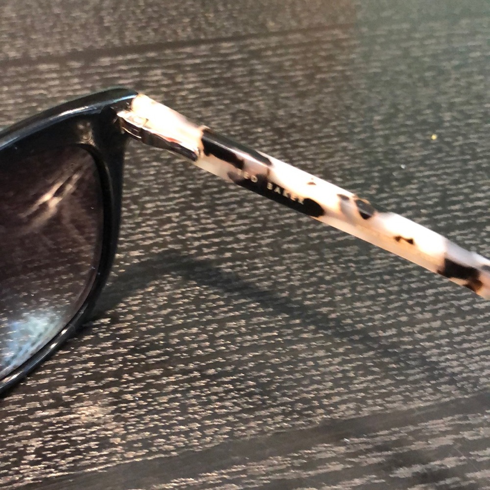 Brand Name glasses no case - Picture 3 of 3
